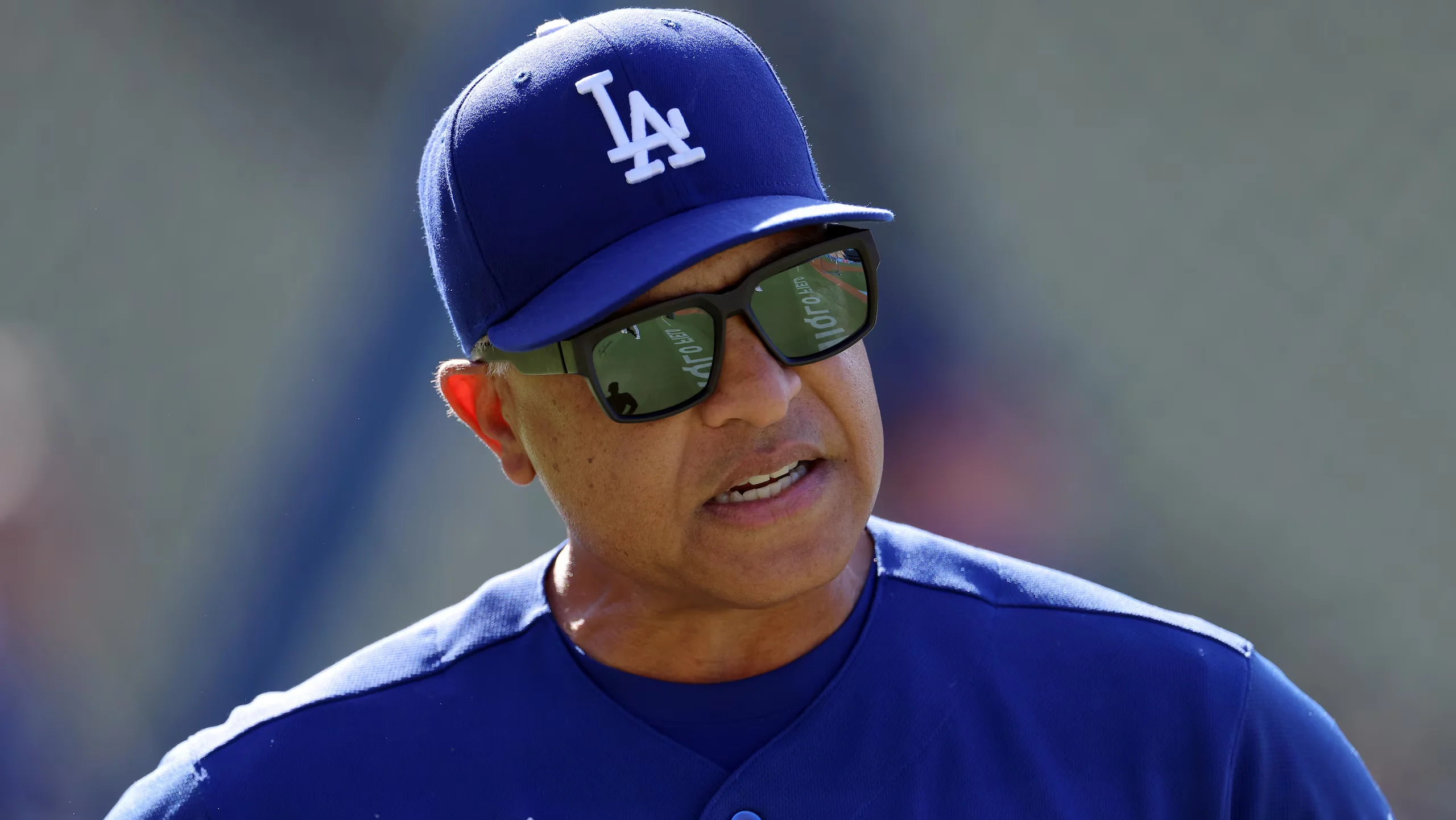 Roberts Publicly Challenges the Dodgers