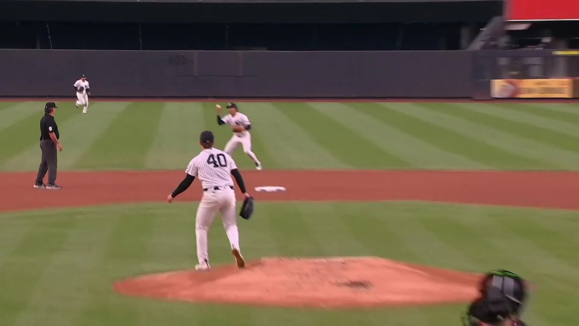 Young Prospect Makes a Tough Barehanded Grab 😤